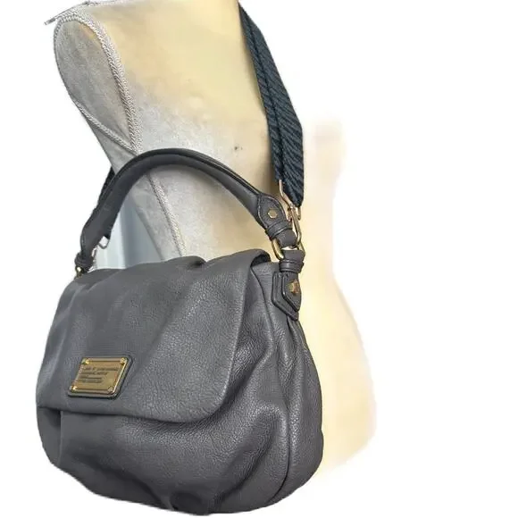 ★ EUC Marc Jacobs Pebble Leather Gray Crossbody Handbag Purse‎